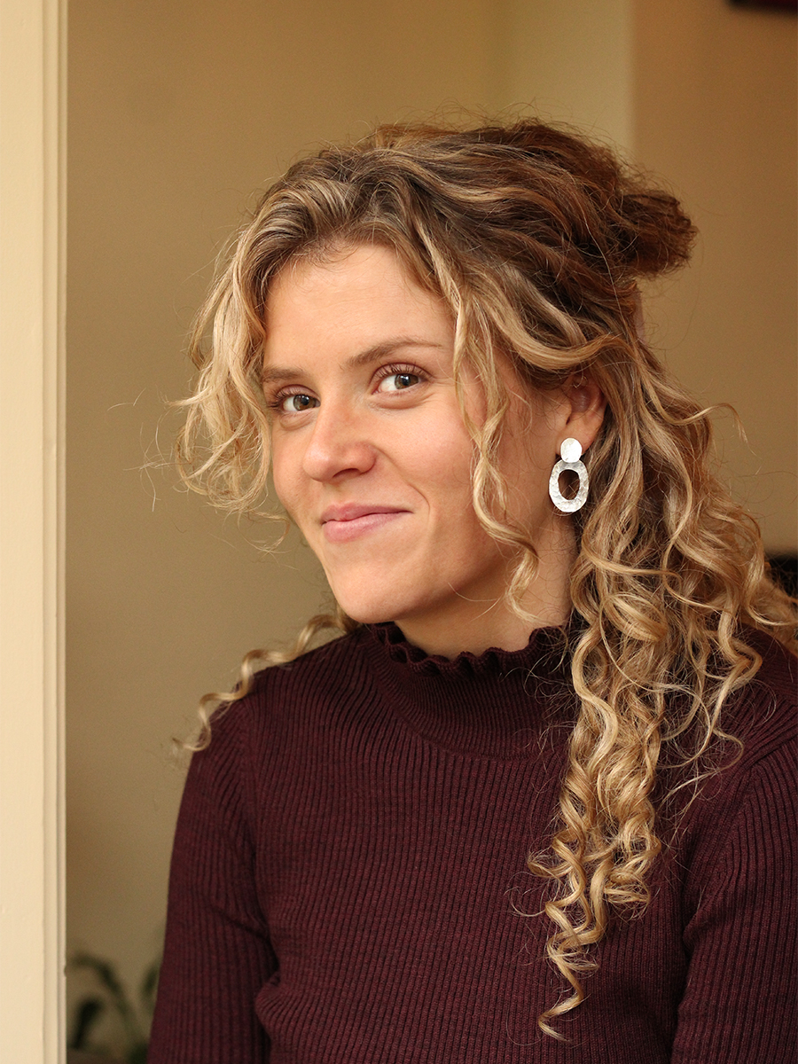 Alternative view of Flowy - Silver