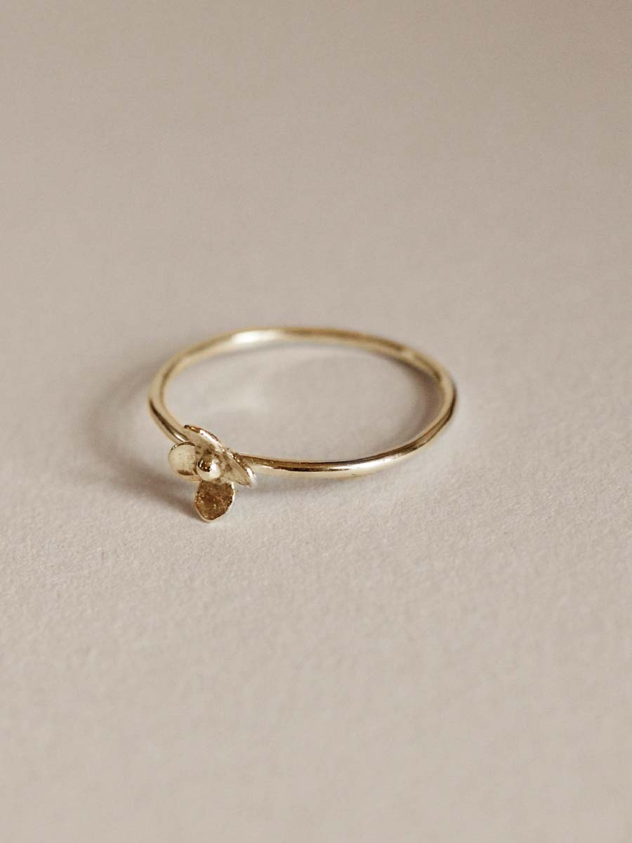 Alternative view of Lily - Gold