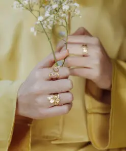 Alternative view of Blossom - Gold