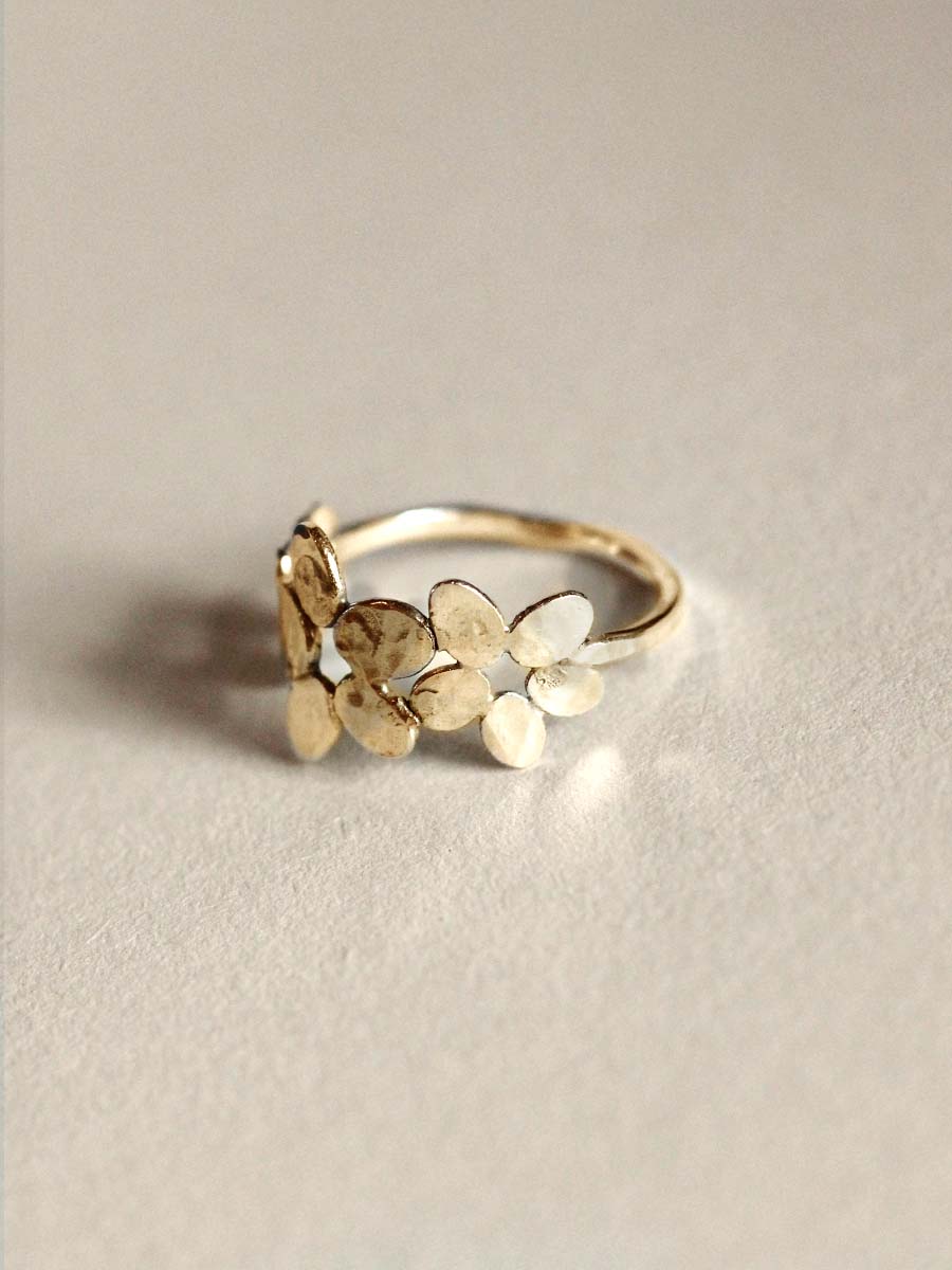 Alternative view of Flowerbomb - Gold